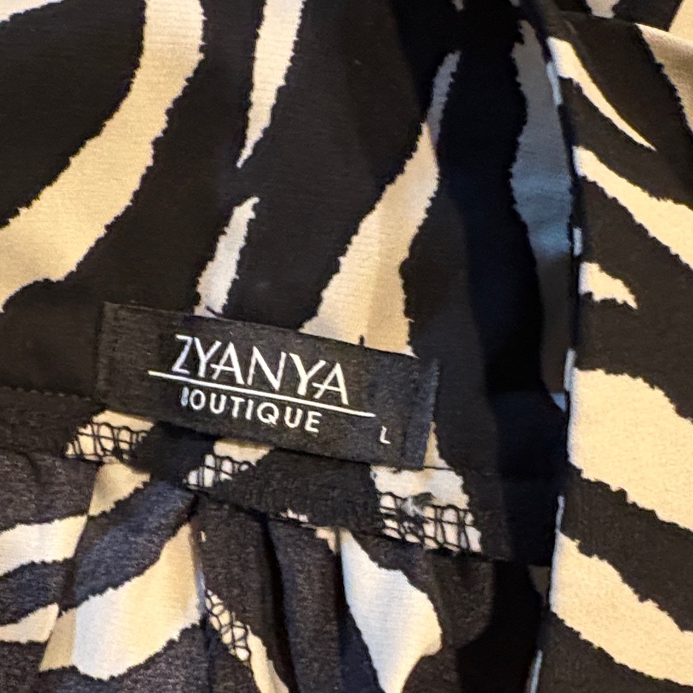 Chic Zebra Pattern Wide-Leg Pants - Picture 4 of 4